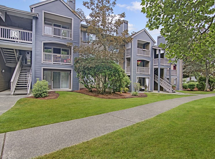 On The Green at Harbour Pointe | Apartments For Rent In Mukilteo WA | On The Green